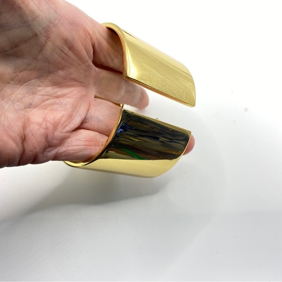 Wide Chunky Gold Tone Shiney Hinged Clamper Bracelet - Picture 3 of 6